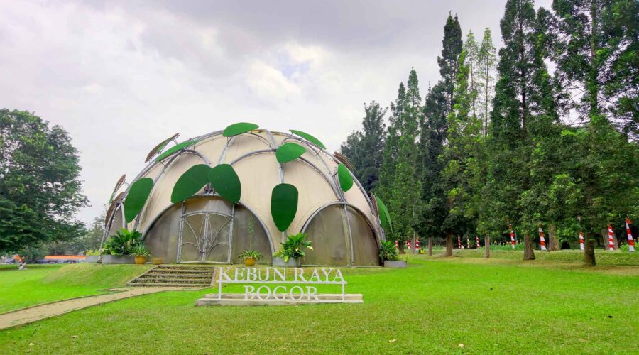 Wisata Kebun Raya Bogor